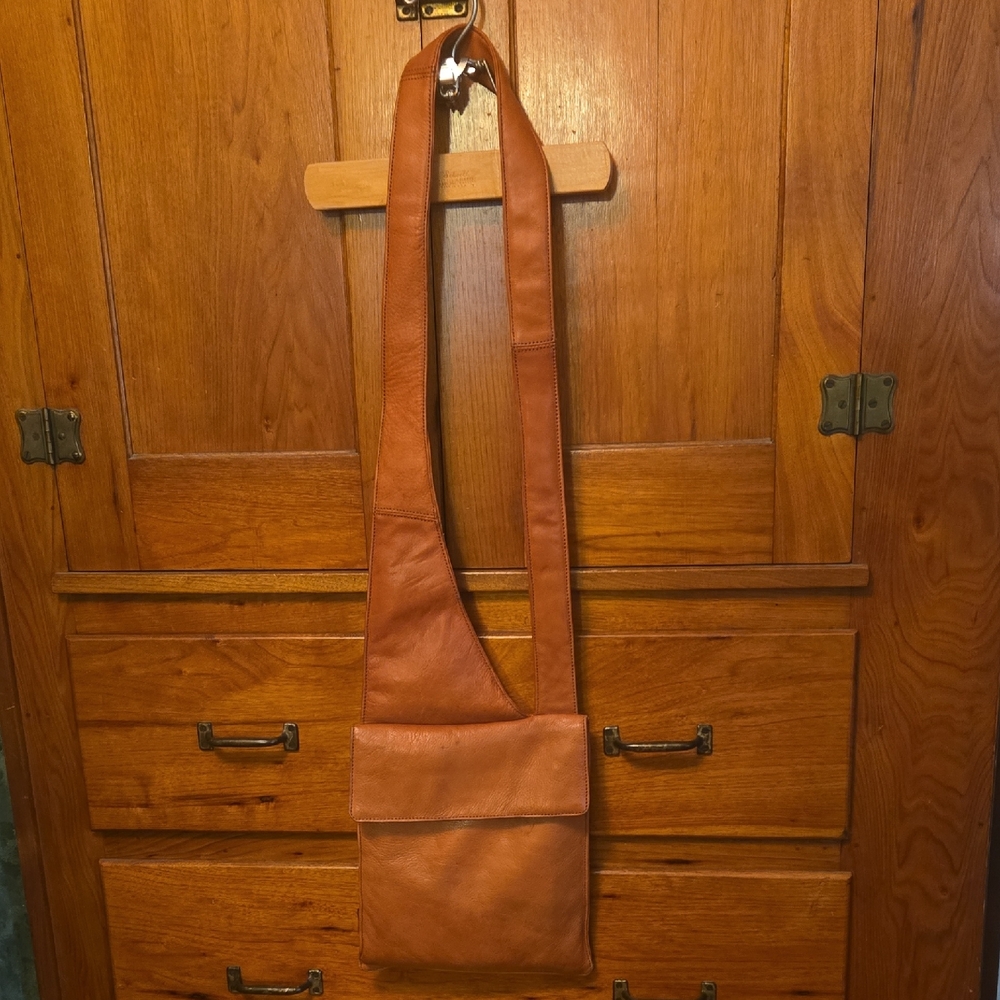 CANYON OUTBACK  Tan Leather Slim Crossbody Shoulder Bag